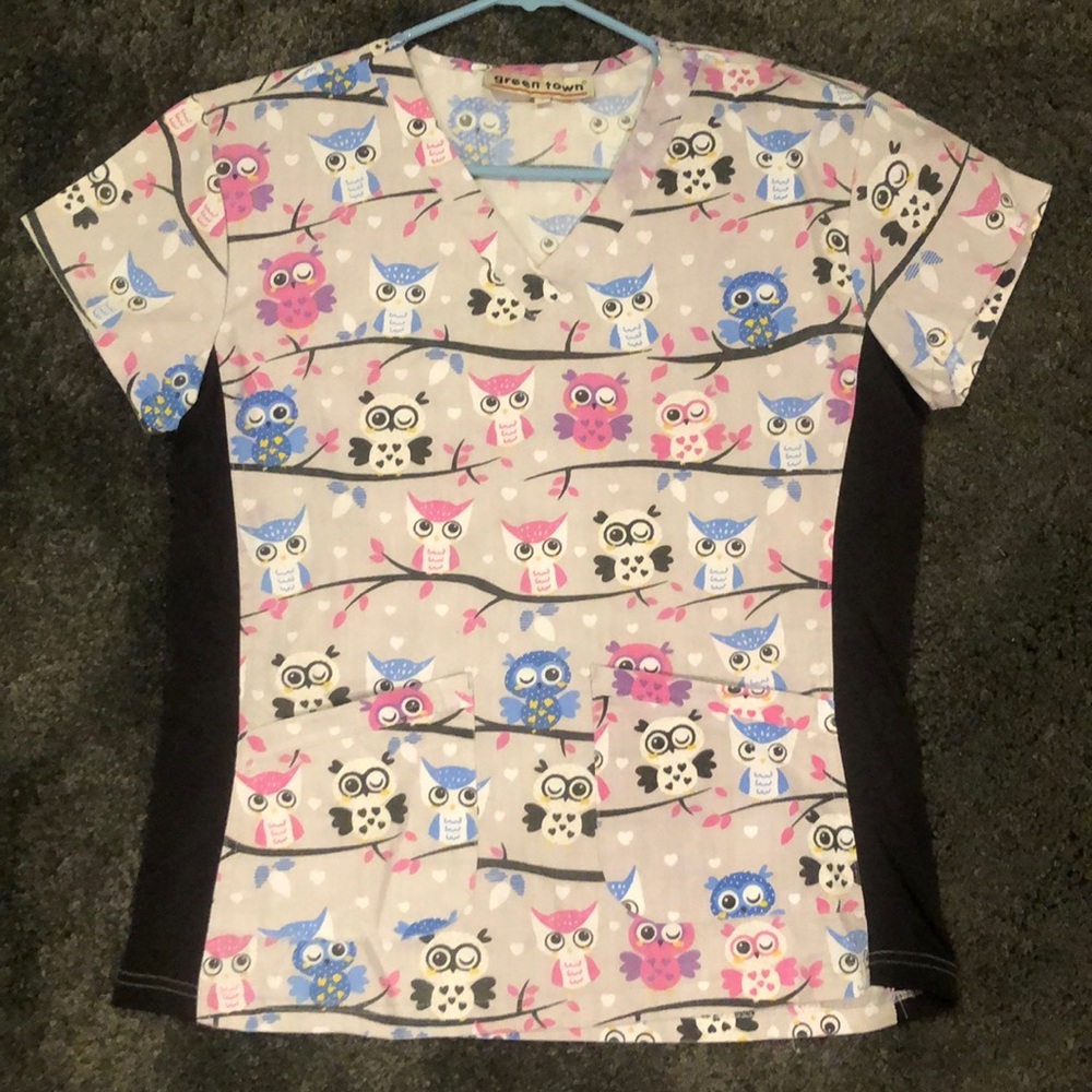 Scrub top, size small.